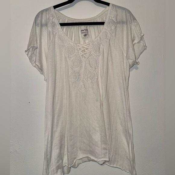 New York Laundry Tops - 🎉White Flutter Sleeve Blouse